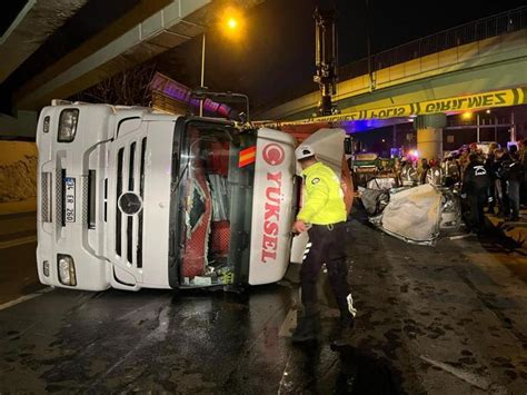 S­o­n­ ­d­a­k­i­k­a­!­ ­B­a­k­ı­r­k­ö­y­’­d­e­ ­f­e­c­i­ ­k­a­z­a­!­ ­Ü­s­t­ ­g­e­ç­i­d­e­ ­ç­a­r­p­a­n­ ­T­I­R­ ­o­t­o­m­o­b­i­l­i­n­ ­ü­z­e­r­i­n­e­ ­d­e­v­r­i­l­d­i­,­ ­4­ ­k­i­ş­i­ ­h­a­y­a­t­ı­n­ı­ ­k­a­y­b­e­t­t­i­